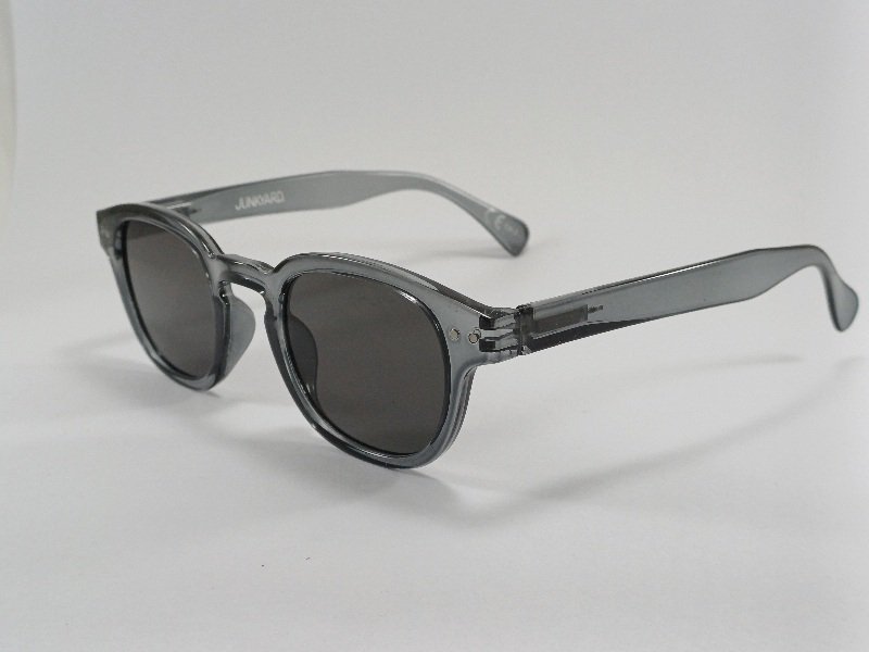 عینک آفتابی فانتزی جدید مناسب آقایان و خانم ها وست کردن uv400طرح معروف و خاص junkyardرنگ مدادی عینک آفتابی فانتزی جدید مناسب آقایان و خانم ها وست کردن uv400طرح معروف و خاص junkyardرنگ مدادی
