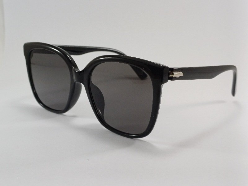 عینک آفتابی زنانه درجه یکطرح پرادا uv400 عینک آفتابی زنانه درجه یکطرح پرادا uv400