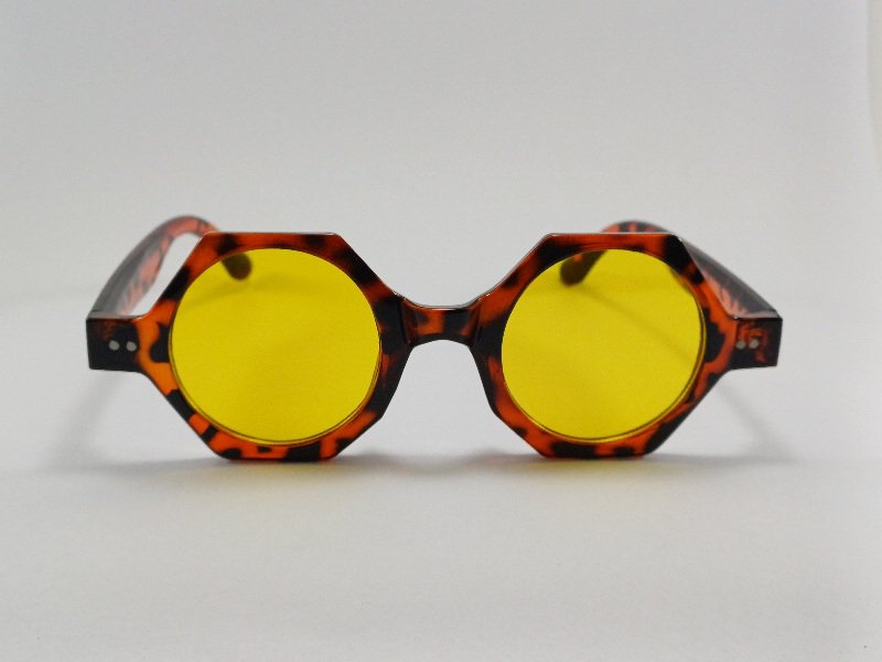 عینک چند ضلعی دید در شب
استانداردuv400
رنگ قهوه ای تایگر باعدسی زرد دید در شب. با جلد و دستمال ویژه نوروز ۱۴۰۴ فقط ۲۹۸ تومان عینک چند ضلعی دید در شب
استانداردuv400
رنگ قهوه ای تایگر باعدسی زرد دید در شب. با جلد و دستمال ویژه نوروز ۱۴۰۴ فقط ۲۹۸ تومان