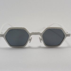 عینک چند ضلعی آفتابی
 دارای استانداردuv400 
رنگ جذاب سفید
 با جلد و دستمال ویژه نوروز ۱۴۰۴ فقط ۲۹۸ تومان