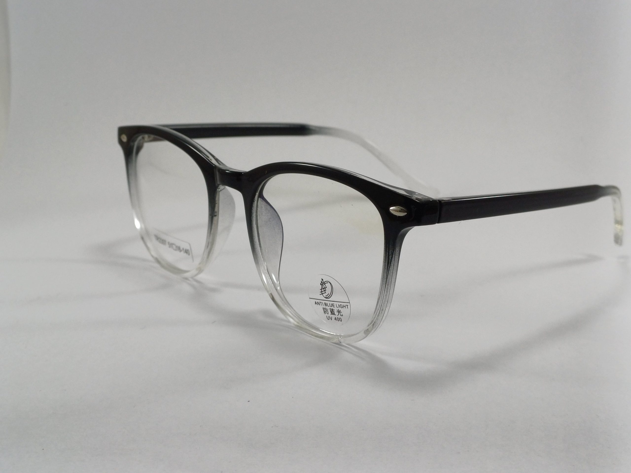 عینک بلوکات مخصوص مطالعه و کامپیوتر دورنگ مشکی شفاف با جلد و دستمال عینک بلوکات مخصوص مطالعه و کامپیوتر دورنگ مشکی شفاف با جلد و دستمال