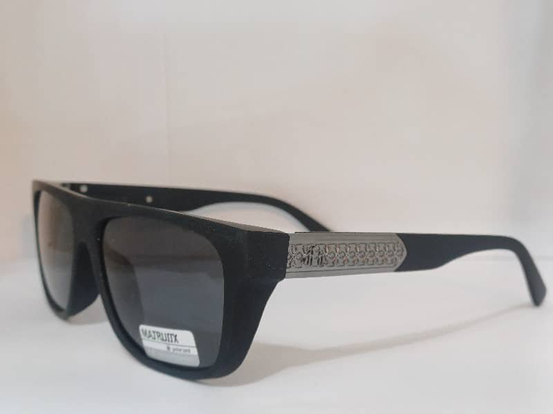 عینک آفتابی پلاریزه matrix مدل ترند دسته پهن رنگ مشکی مات عینک آفتابی پلاریزه matrix مدل ترند دسته پهن رنگ مشکی مات