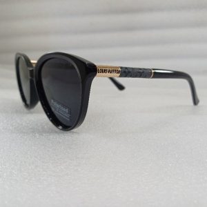 عینک آفتابی پلاریزه زنانه لویی ویتتون لاکچری
رنگ مشکی
LV new collection عینک آفتابی پلاریزه زنانه لویی ویتتون لاکچری
رنگ مشکی
LV new collection